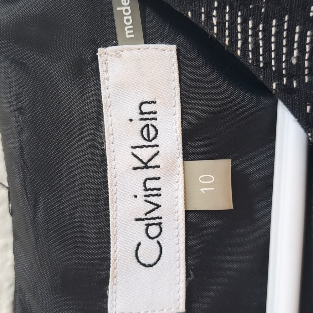 Calvin Klein Black/White Lined Business/Formal Sleeveless Dress. Size 10 - Picture 9 of 10